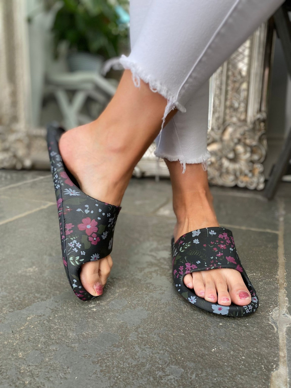 Guess floral slides Outlet
