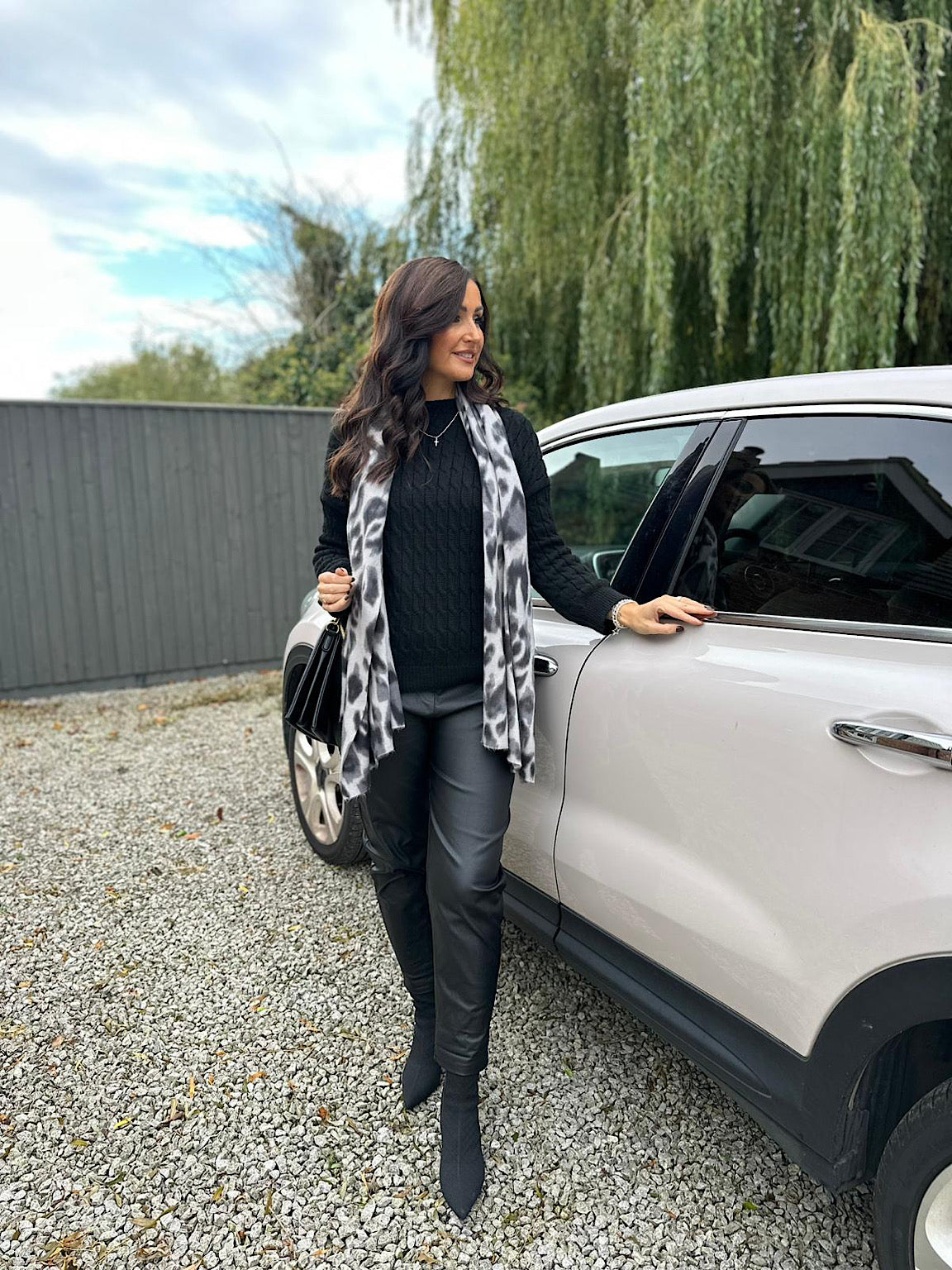 Black Cable Knit Jumper Emilia – Tillett's