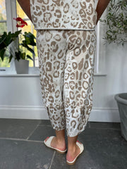 Stone Leopard Set Cara