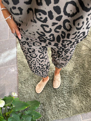 Mocha Leopard Set Cara