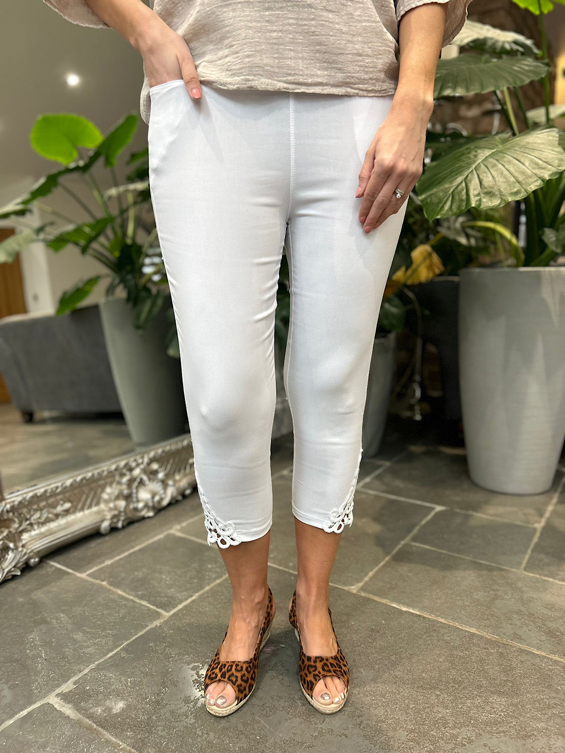 White Lace Capri Pants – Tillett's