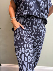 Navy Leopard Set Cara