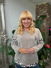 Stone Animal Trim Textured Top Ada