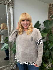 Stone Animal Trim Textured Top Ada