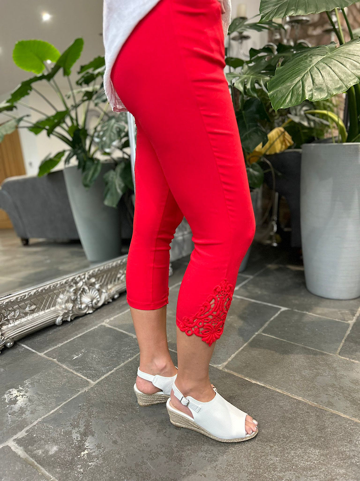 Red Lace Capri Pants – Tillett's