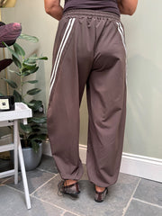 Chocolate Stripe Barrel Joggers Roxy