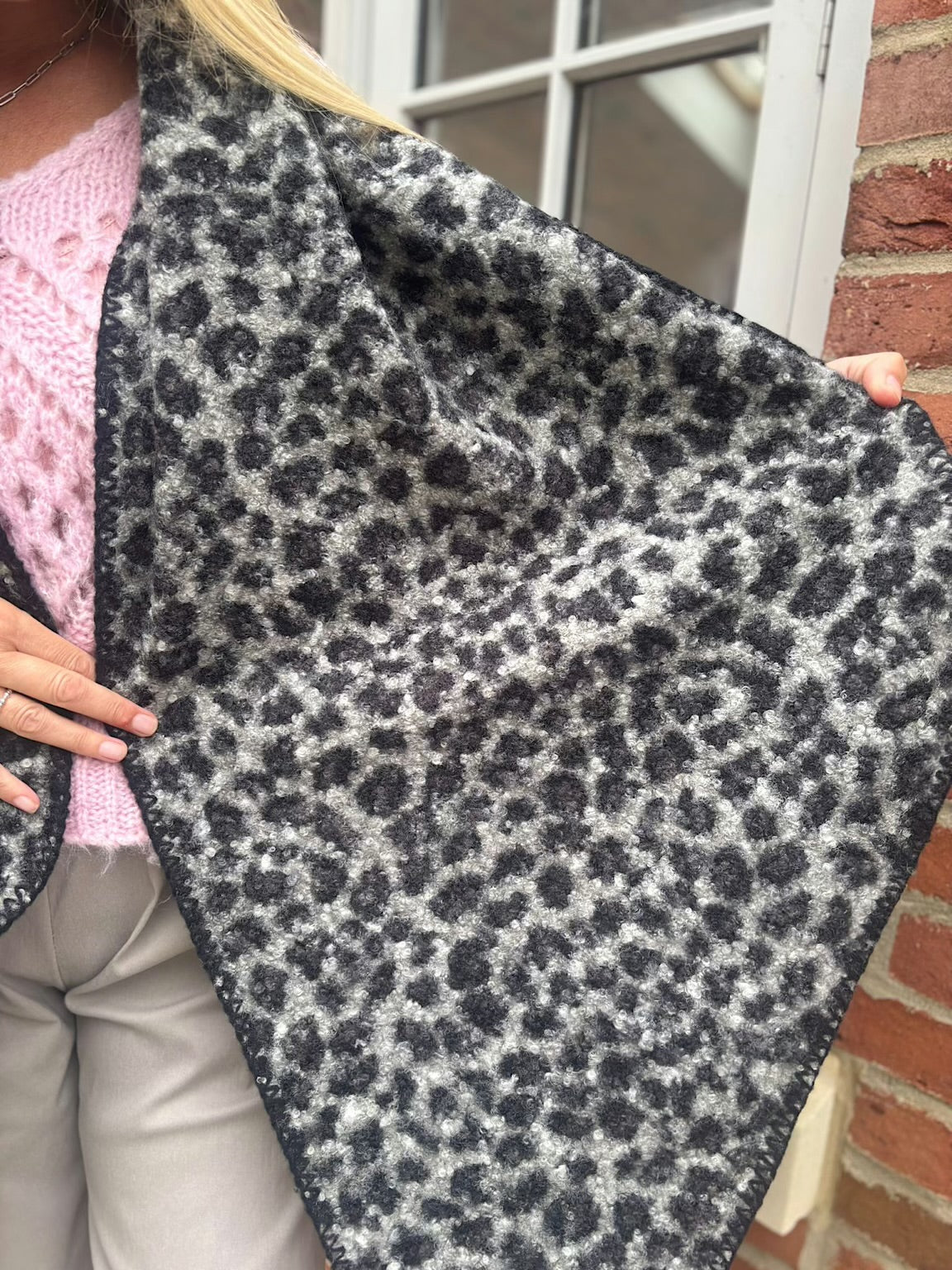 Grey Boucle Leopard Scarf – Tillett's