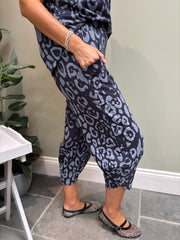 Navy Leopard Set Cara