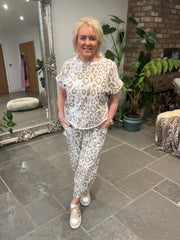 Stone Leopard Set Cara