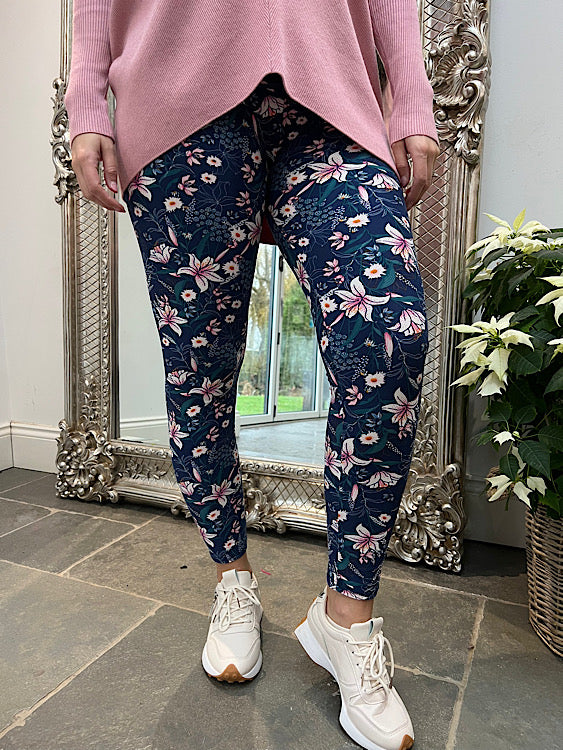 Flower Lace Print Yoga Leggings  Yoga leggings, Printed yoga leggings, Plus  size leggings